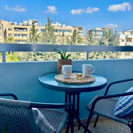 Cozy Apartment, Ideal Location! *